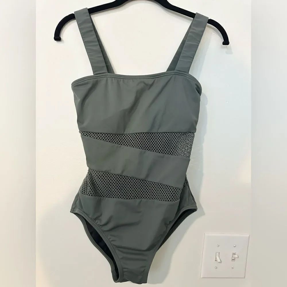 Carmen Marc Valvo One Pc Swimwear 8